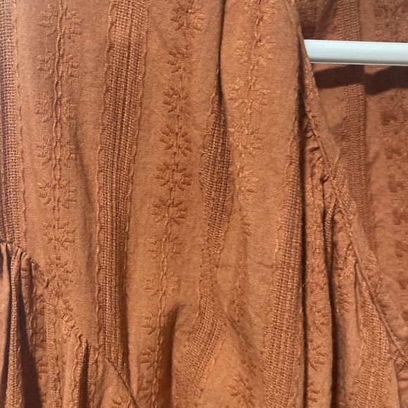 Universal Thread Long Sleeve Crop Top Blouse Rust
Brown Size. XL. NWT - Picture 4 of 4
